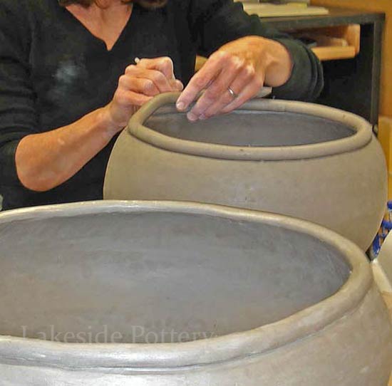 Hand building large coiled pots - Patty Storms