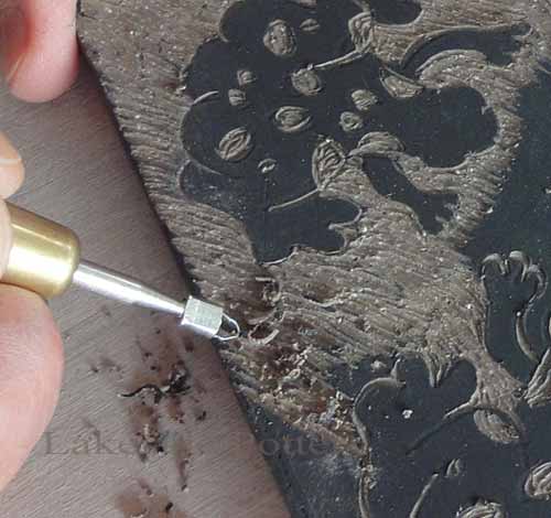 using wire stylus tool to scratch clay