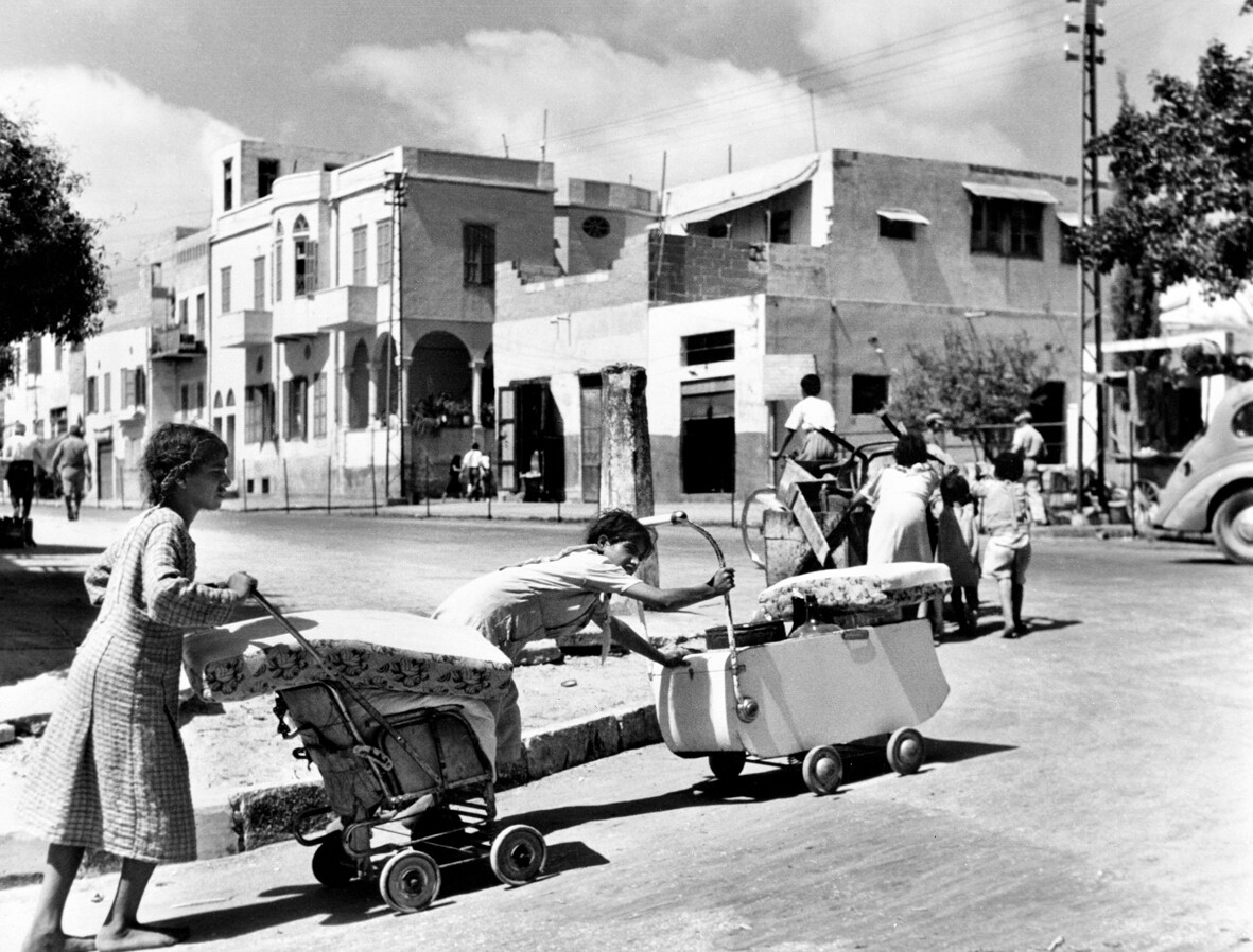Palestinian families leaving Jaffa with their belongings in 1948