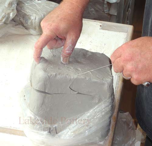 Cut clay with cutting wire
