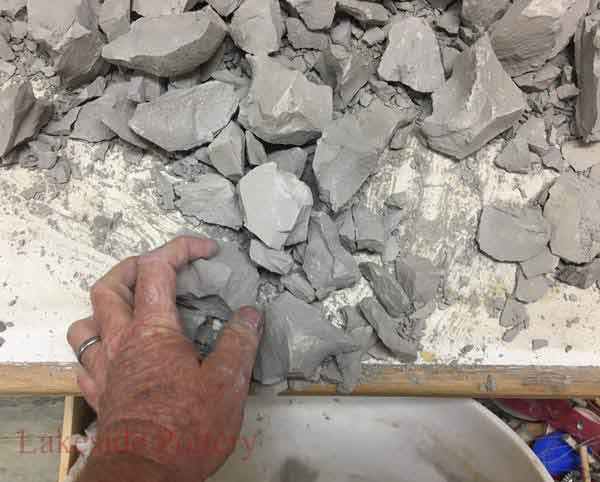 How to Recycle and Reconstitute Large Block and Scraps of Clay